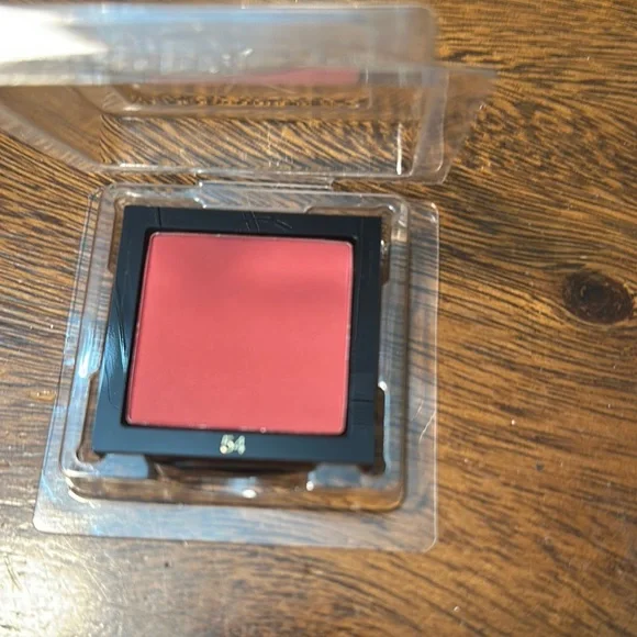 Yves Saint Laurent Blush Palette - Coral and Pink Shades - Picture 6 of 6